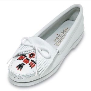 Minnetonka White Leather Thunderbird Moccasins